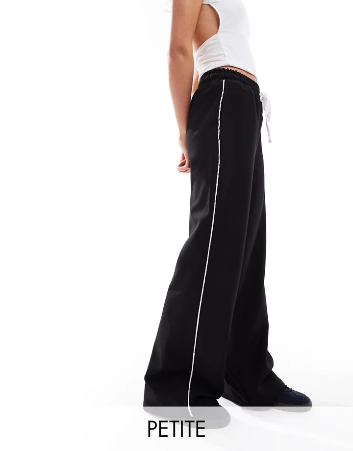Pantalones negros de pernera recta con cordón ajustable
