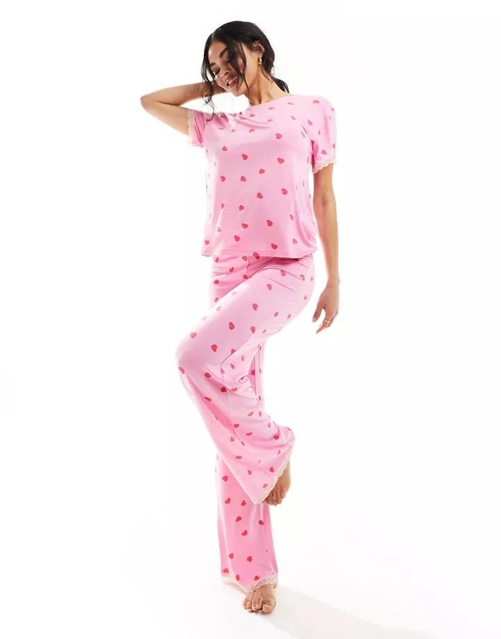 Pantalones de pijama rosas con estampado de corazones d